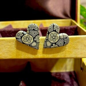 Clay heart earrings 🌺